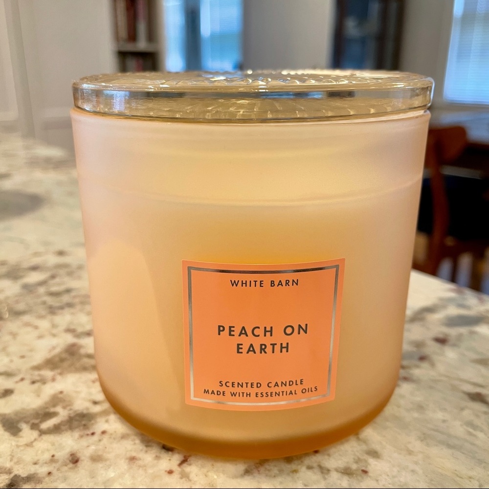 Bath and Body Works Peach on Earth Candle New